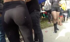 Thicc ass in the crowd