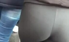 Thicc ass in grey spandex 